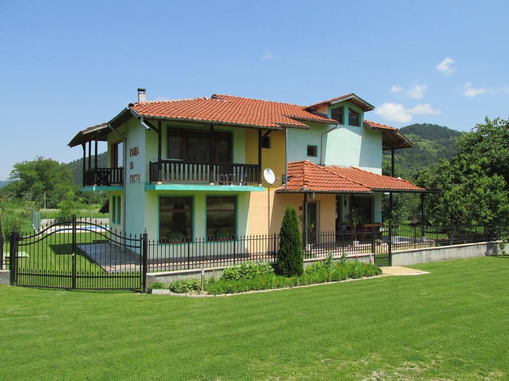 Pri Orehite Guesthouse Орешак Экстерьер фото